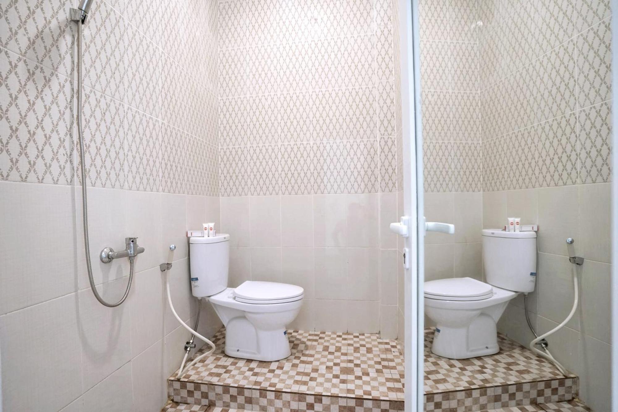 Oyo Life 1299 Balcony Orange Homestay Palembang Luaran gambar